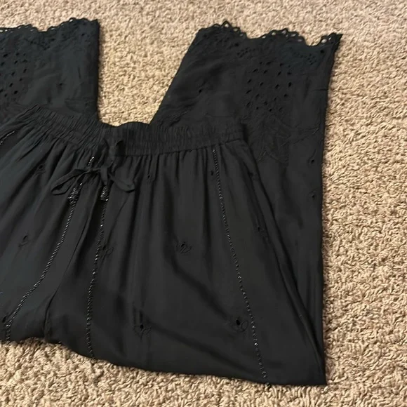 Zara Eyelet Pants (XS) - Picture 3 of 11